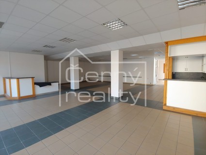 Pronájem nebytových prostor o ploše 288 m2, vhodné na sídlo firmy, prodejnu atp., Pardubice - Fotka 11