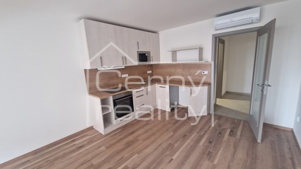 Pronájem nového bytu 1+kk (35m2) + terasa (15m2) v Pardubicích, 1.NP, ul. Štrossova - Fotka 1