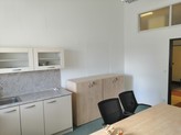 Pronájem luxusních kanceláří (220m2) v centru Pardubic, 1. a 2.p. a 6 parkovacích míst