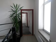 Kanceláře 40m2 ve Štrossově ulici + park.místo