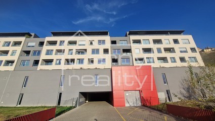 Prodej bytu 1+kk (30,3 m2) v rezidenci Podkopanický mlýn v Chrudimi, 3.np - Fotka 1