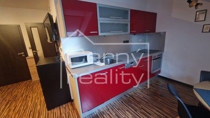 Pronájem luxusního zařízeného bytu 2+kk (45m2) v Jičíně, parkování přímo u objektu za el.branou - Fotka 15