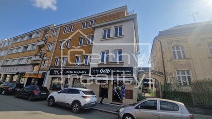 Pronájem obchodních prostor 370 m2, Showroom 220 m2,  v centru Pardubic  - Fotka 18