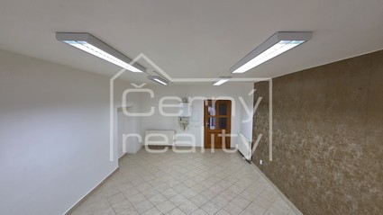 Pronájem obchodních prostor 95 m2, Showroom 66 m2, kancelář 11 m2 a prodejna 11,50 m2, v Trutnově - Fotka 24