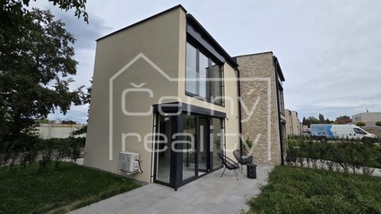 Prodej luxusní novostaby ŘRD 2+1 (55m2) v Pardubicích, krajní ŘRD s pozemkem 239 m2  - Fotka 6