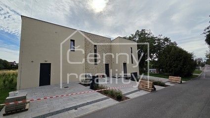 Prodej nového středového ŘRD 2+1 (55m2) v Pardubicích, krajní ŘRD s pozemkem 229 m2  - Fotka 42
